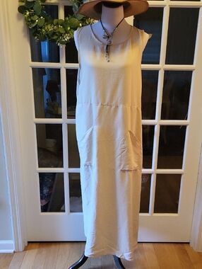 Source Unknown Cream Sleeveless Maxi Dress with Front Pockets
